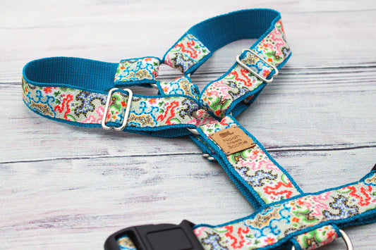 Hundegeschirr MOROCCAN MAZE mit orientalischem Muster in Blau, Pink und Grün, verstellbar und robust