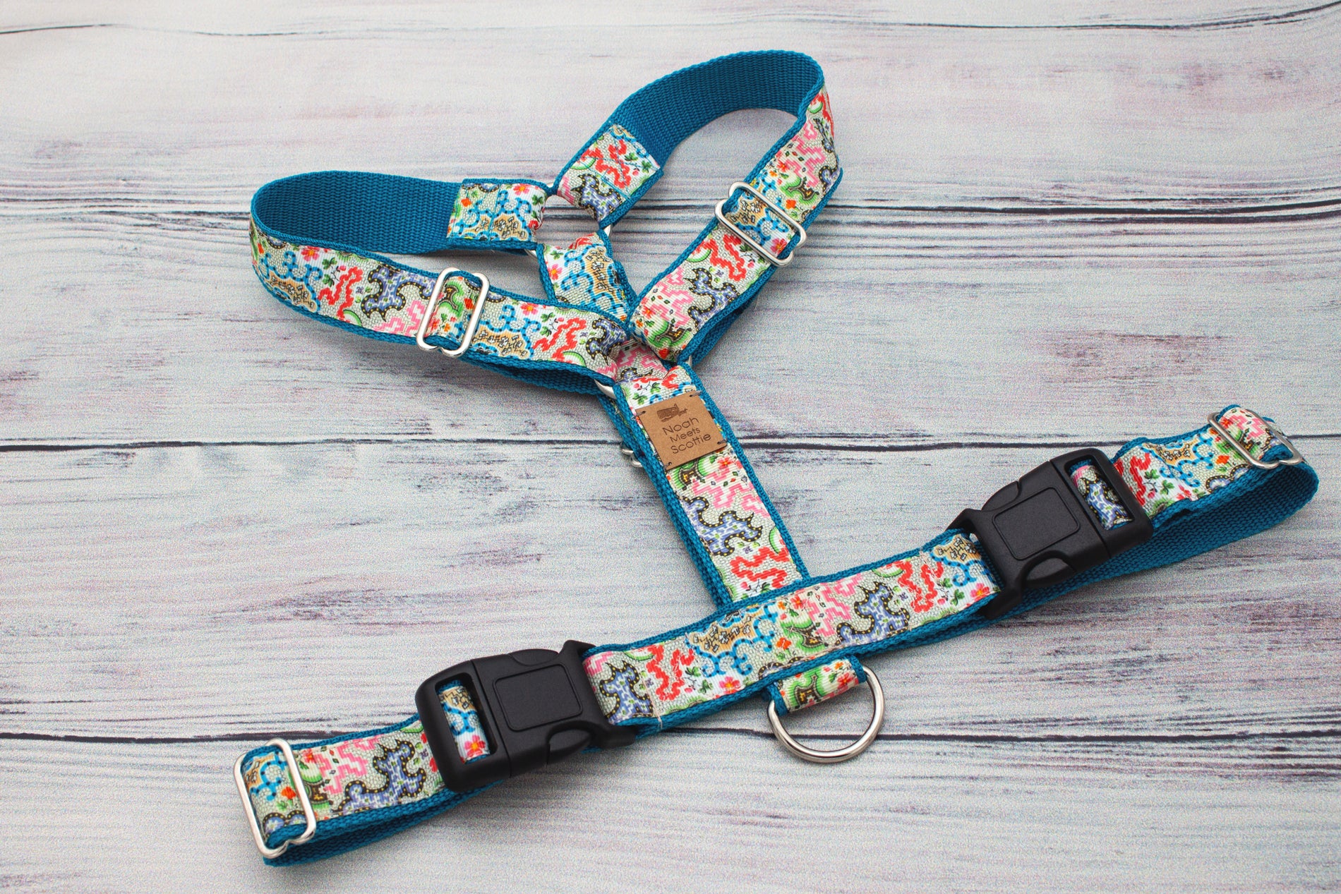 Bequemes Hundegeschirr MOROCCAN MAZE mit lebendigem Mosaikmuster, ideal für aktive Hunde