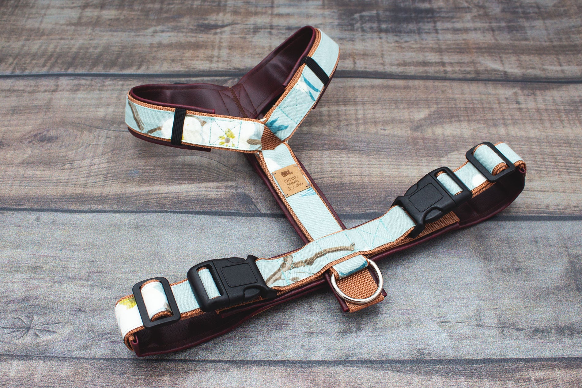 Hundegeschirr NAMI romantisches Kirschblütenmuster, komfortabel, stilvoll und langlebig