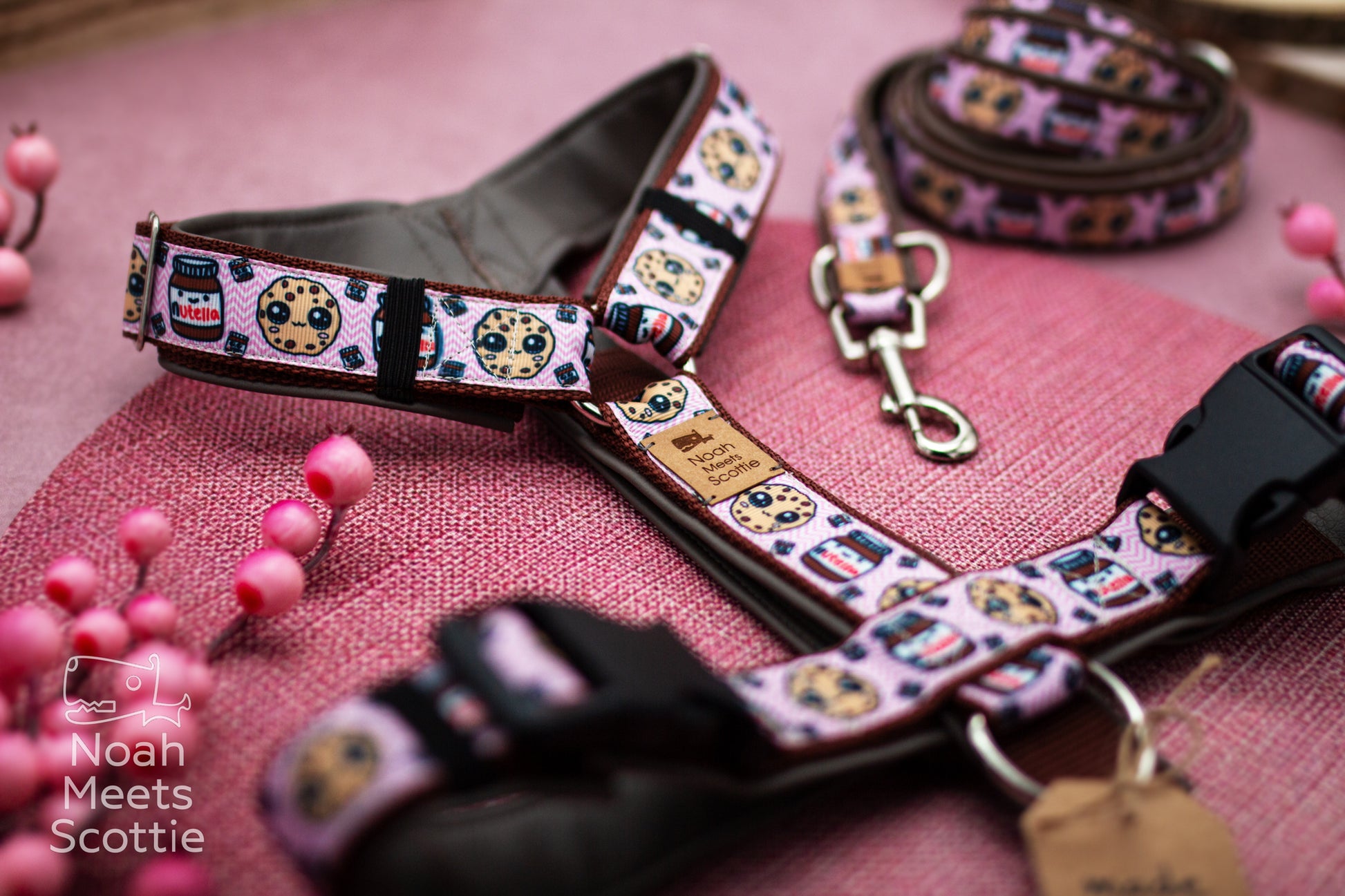 Hundegeschirr NOMNOM mit Cookie Muster und Schokocreme Design in Rosa und Braun
