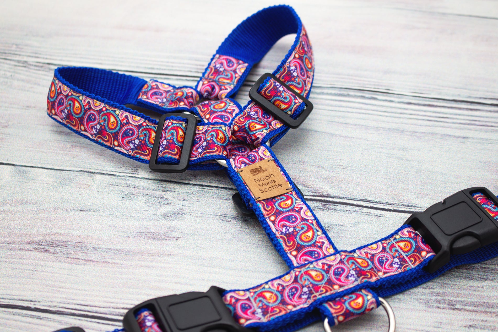 PAISLEY BAZAAR Hundegeschirr mit orientalischem Paisley-Print in kräftigen Farben, verstellbares und leichtes Design