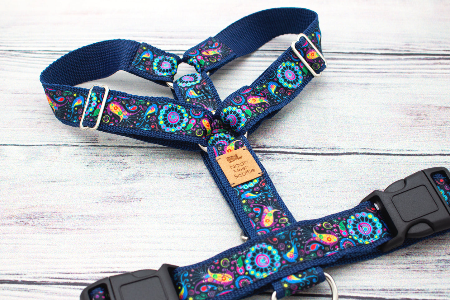 Boho Hundegeschirr PAISLEY PUB im farbenfrohen Paisley Design, komfortabel und sicher