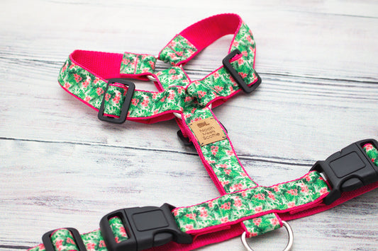 Hundegeschirr PALM TAIL mit tropischem Muster in Grün und Pink, leicht und verstellbar