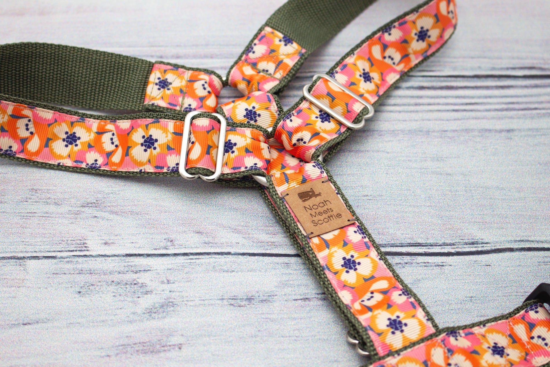 Hundegeschirr PAPAYA PAW florales Design, olivgrünes Gurtband, robust und verstellbar