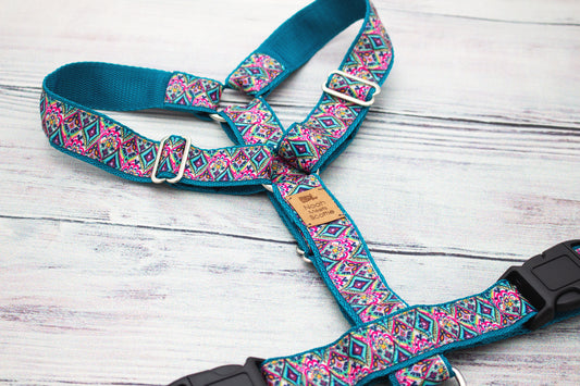 Hundegeschirr PARLEY mit Paisley Muster in Türkis, Pink und Lila, leicht und verstellbar
