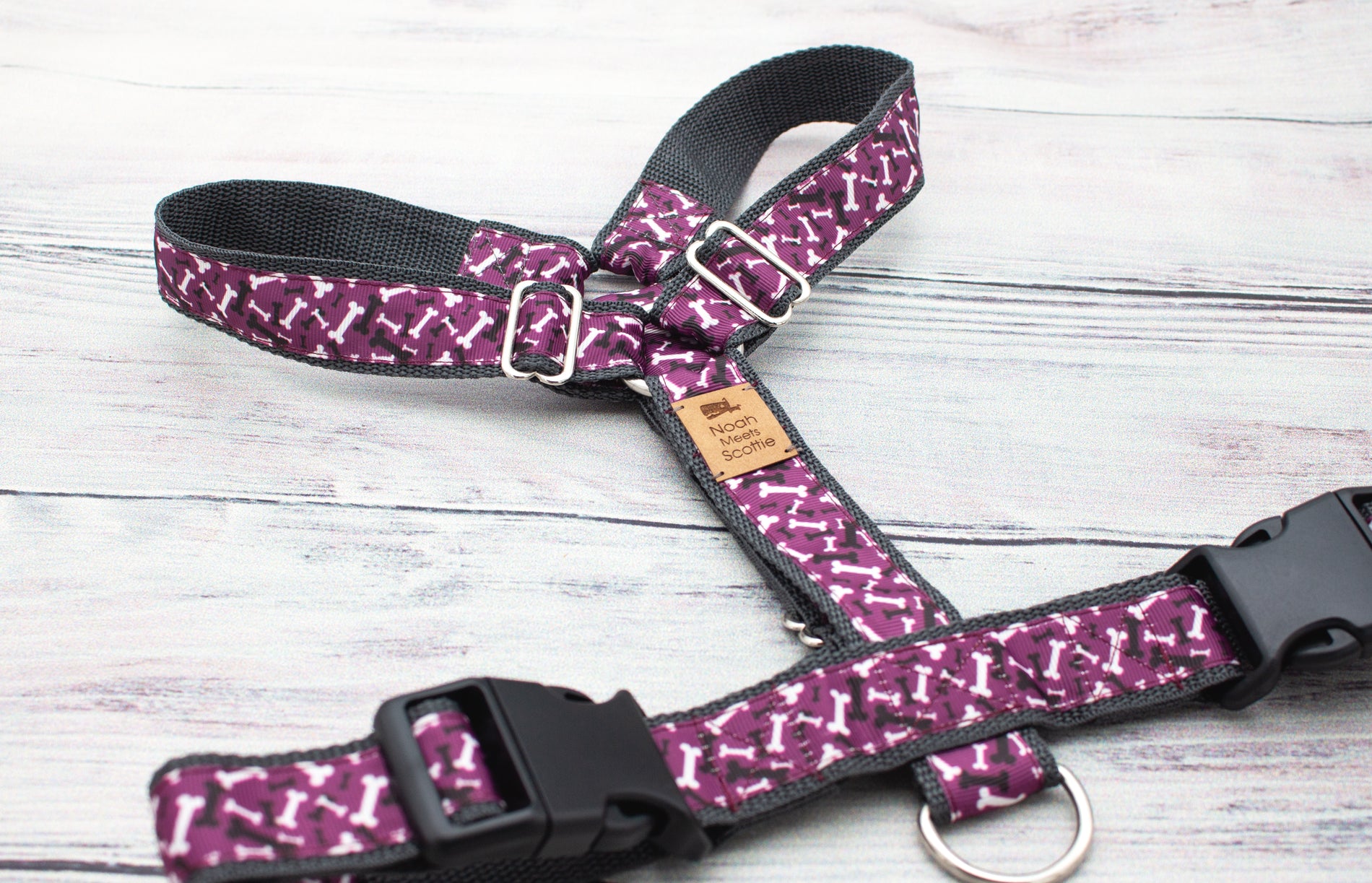 Hundegeschirr PAW A BONE, stilvolles Knochen-Design, komfortabel und modern