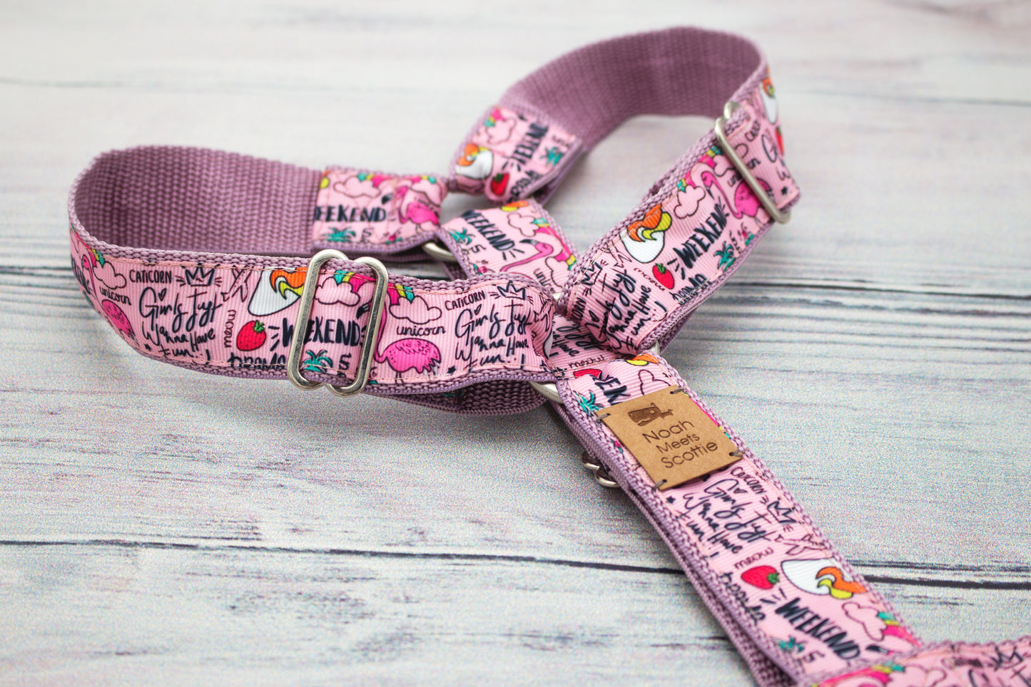 Hundegeschirr PAWLIDAYS in Rosa mit Flamingo-Design, sommerlich und verstellbar