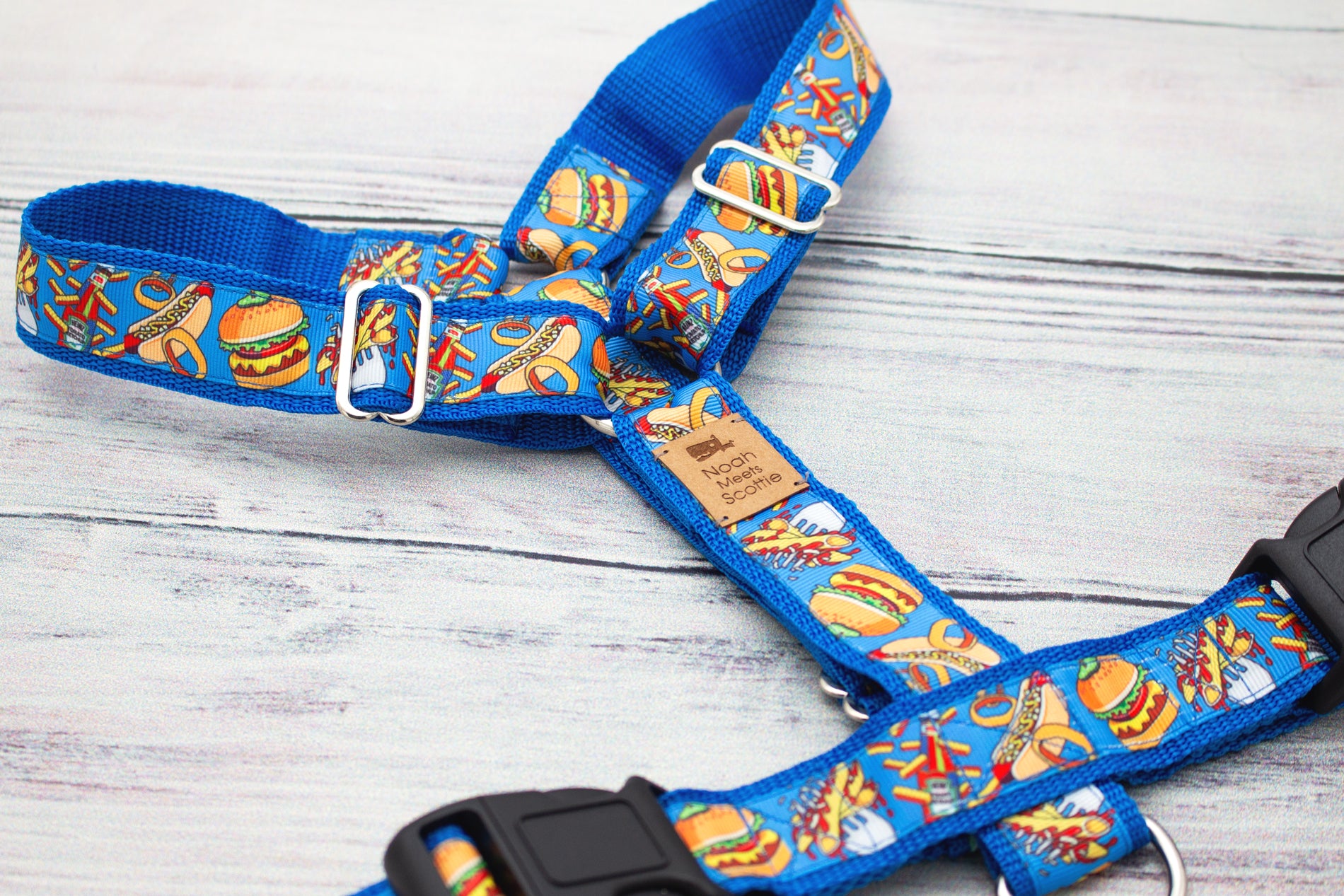 Hundegeschirr PAWTATO DINER mit Burgern, Pommes und Hotdogs im Retro Diner Stil