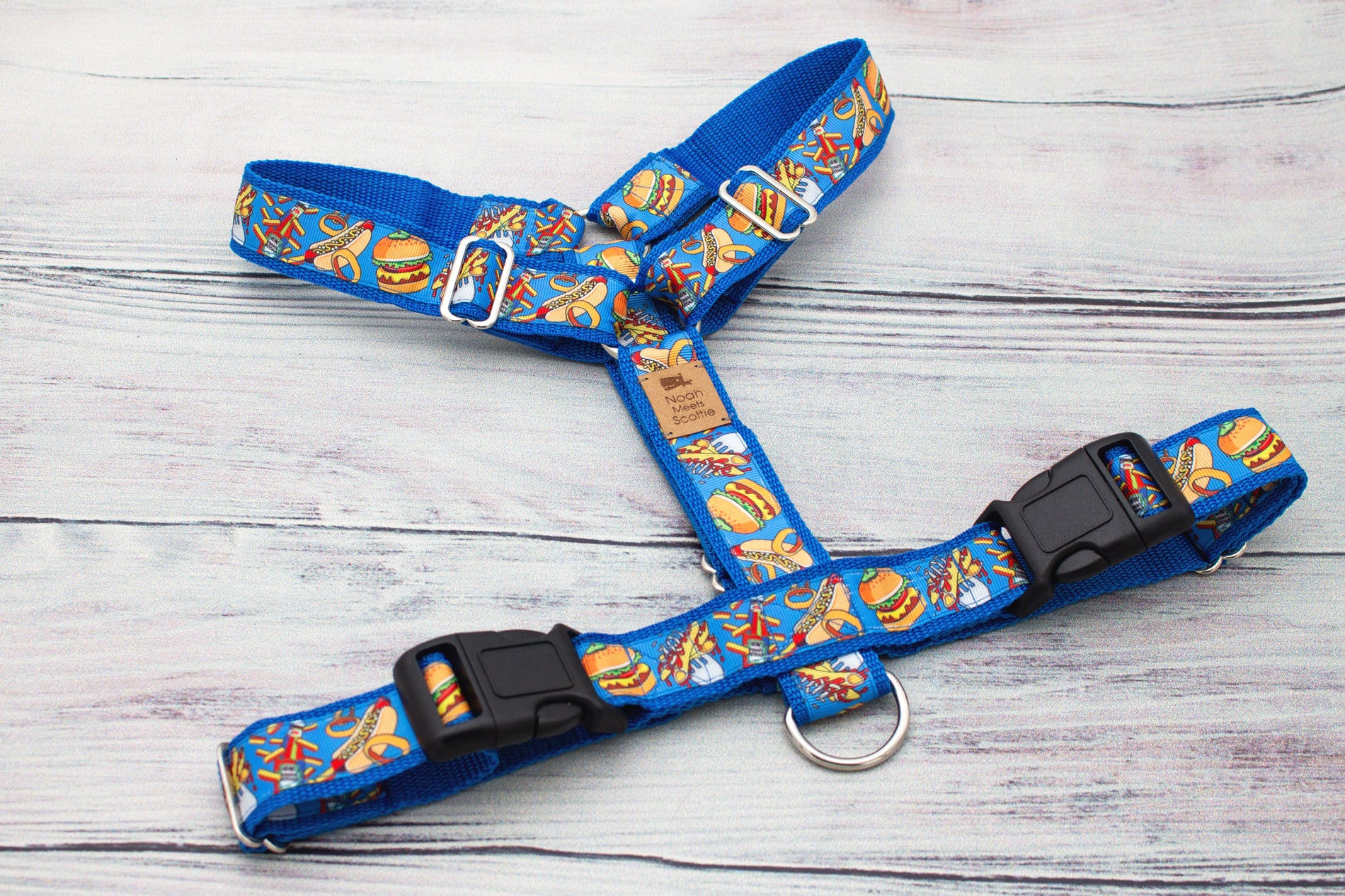 Hundegeschirr PAWTATO DINER mit buntem Fast-Food-Muster, fröhlich und auffällig von Noah meets Scottie