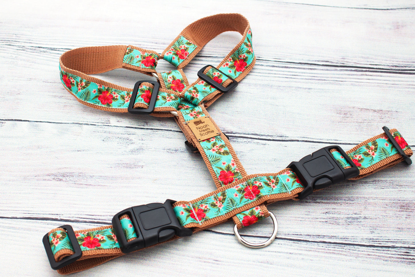 Sommerliches Hundegeschirr PAWTINI BLOOM mit floralen Motiven in Türkis, Rot und Braun