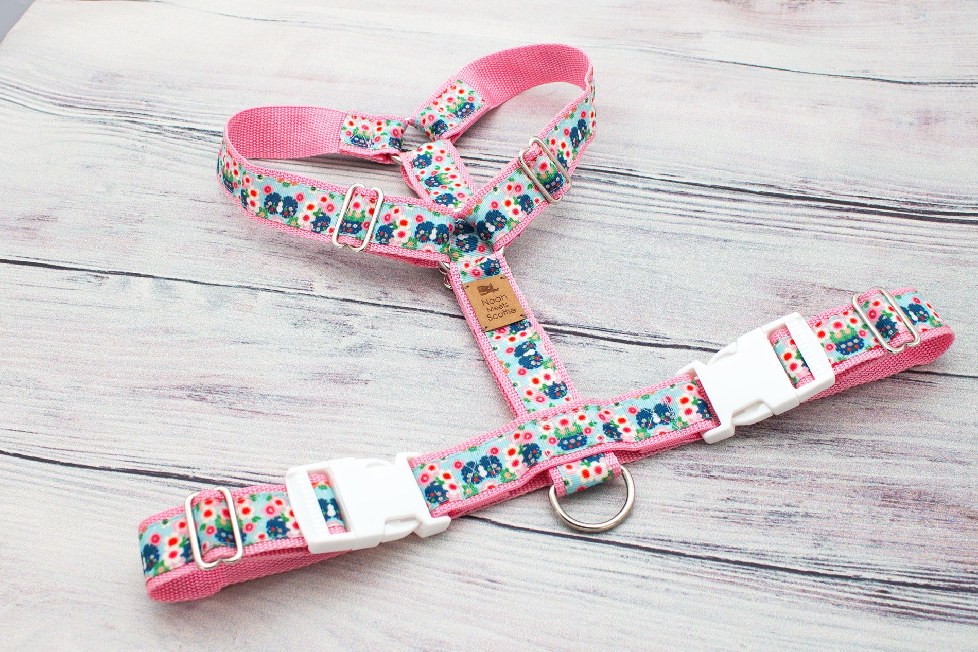 PETALBERRY JOY Hundegeschirr in Pink und Türkis, florales Muster für verspielte Hunde mit fröhlichem Stil