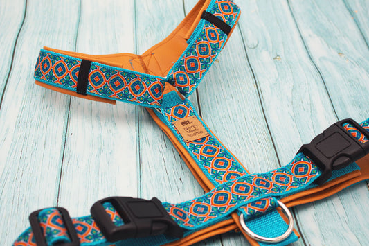 Hundegeschirr PINA mit Paisley Muster in Türkis und Orange, gepolstert
