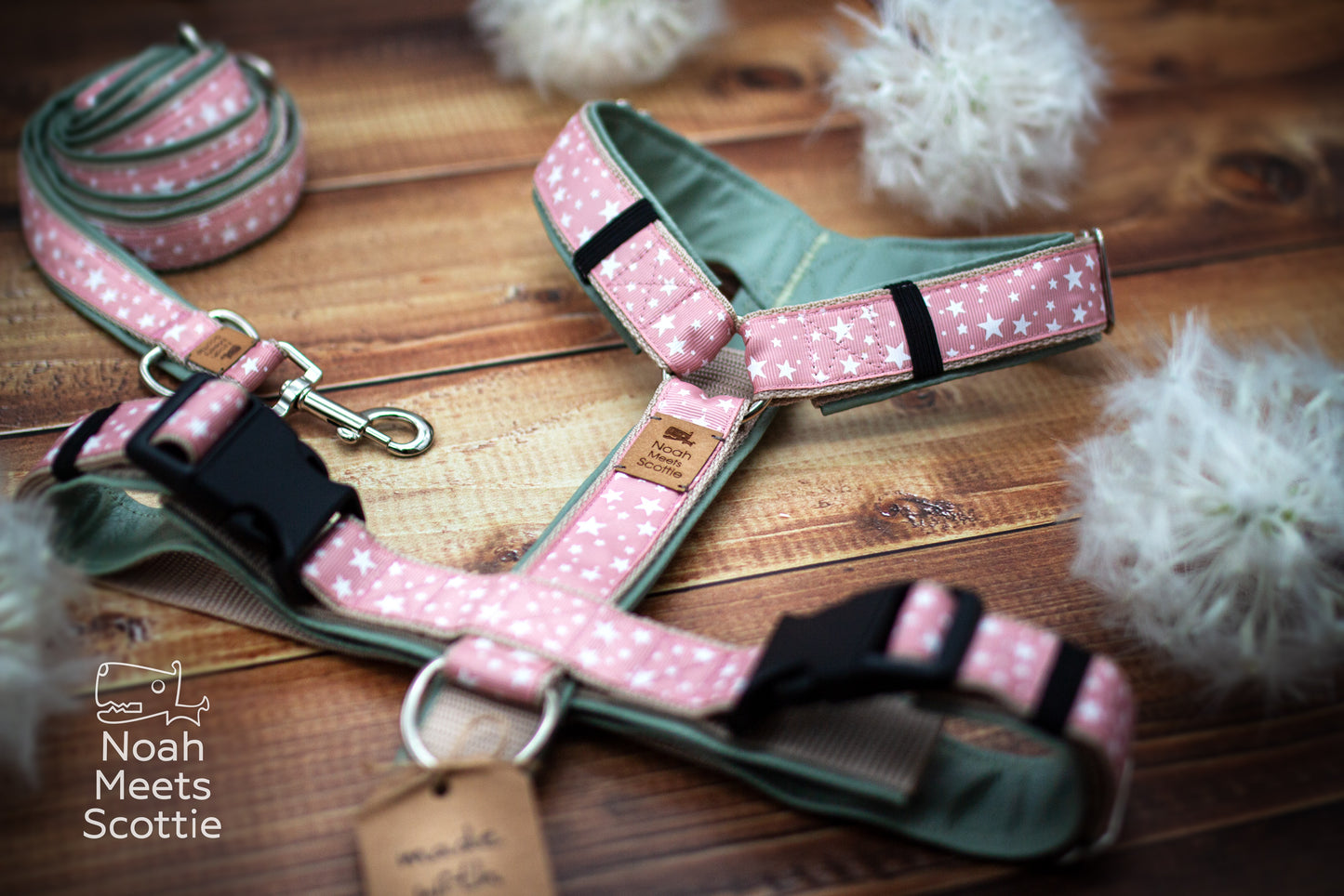 Hundegeschirr POCKET FULL OF STARS mit passender Hundeleine im altrosa Sternenmuster