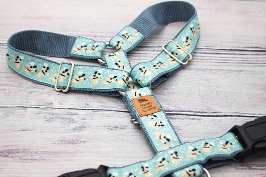 Hundegeschirr PUPPERMINT in Mintgrün mit niedlichen Hundemotiven, modernes und frisches Hundegeschirr