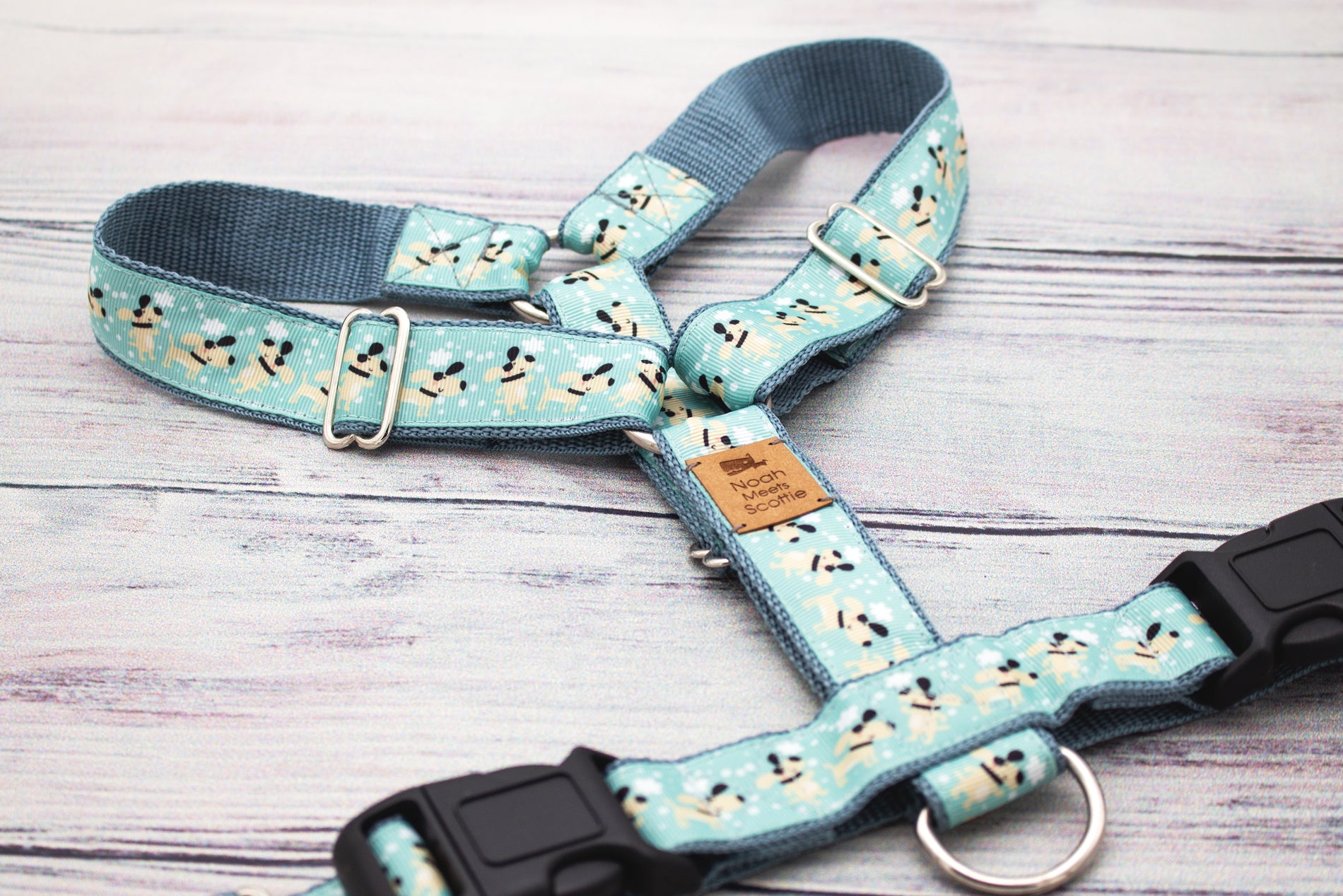 PUPPERMINT Hundegeschirr mit süßen Hundeillustrationen auf mintfarbenem Band, verstellbares Design
