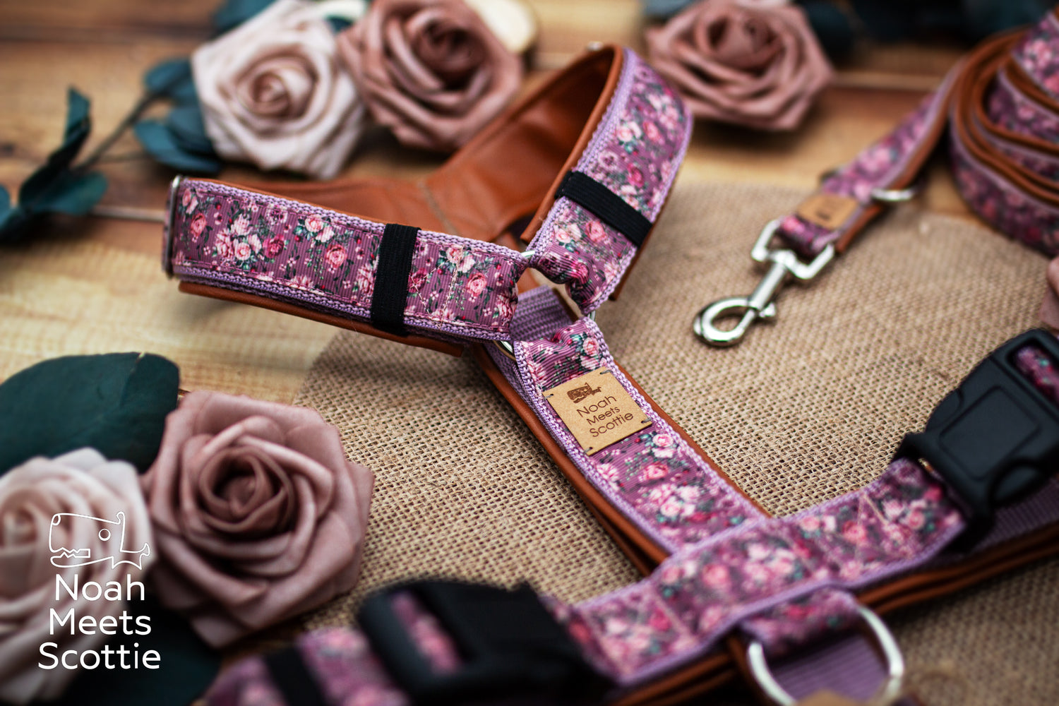 Rosa Hundegeschirr ROSA mit Rosenmuster in Altrosa, Lila und Braun, florales Design für Hunde