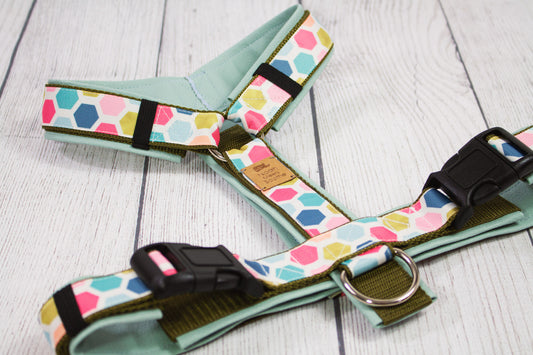 Hundegeschirr RUBY buntes Sechseck Muster, geometrisch modern in Mint Rosa, gepolstert und verstellbar