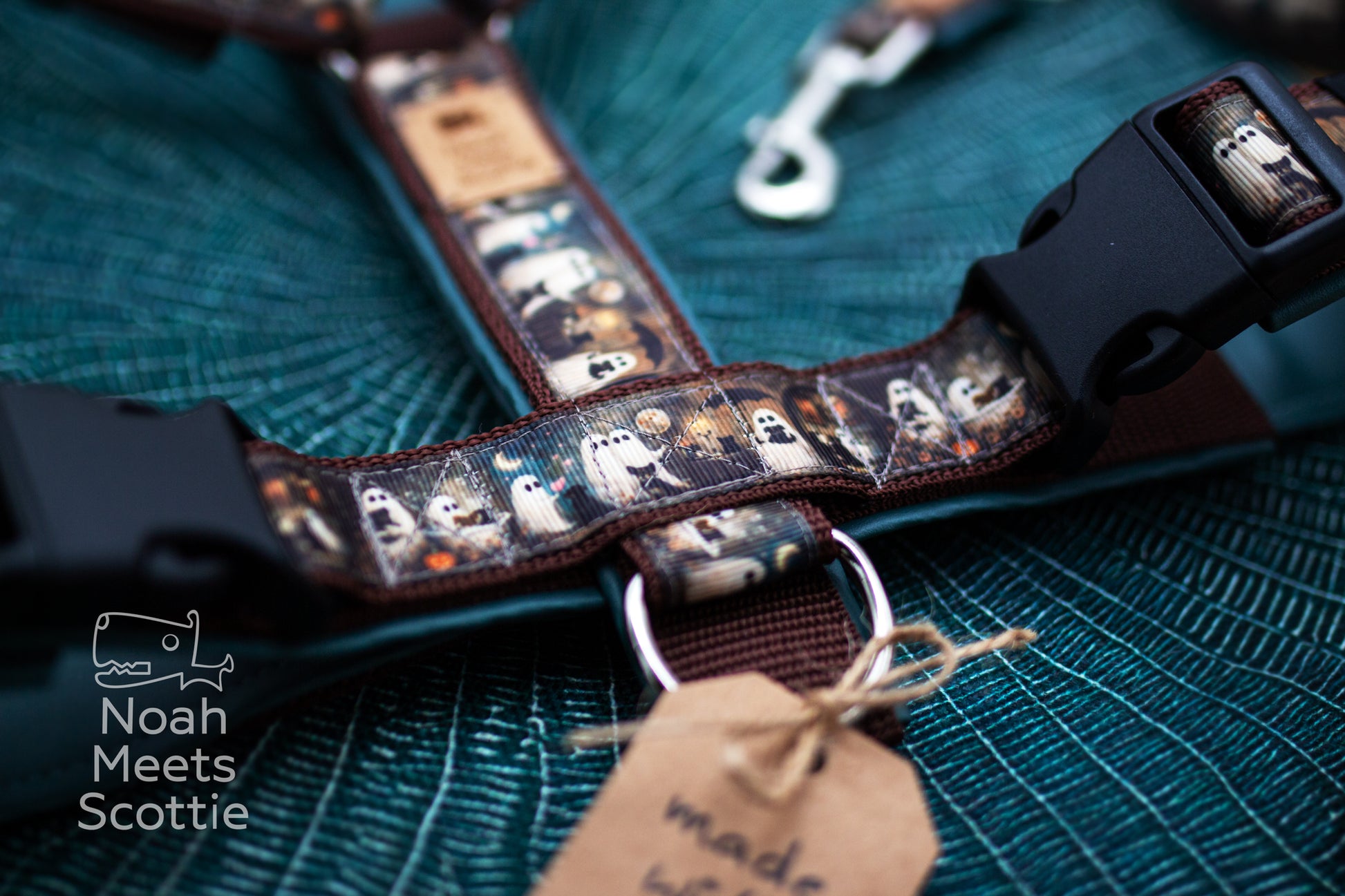 Geister Hundegeschirr mit passender Hundeleine und niedlichen Ghost Motiven