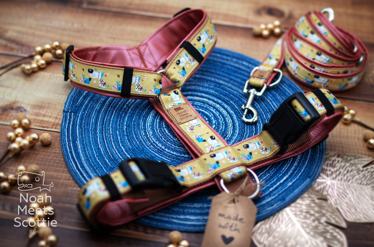 Hundegeschirr mit Hundeprint in Senfgelb, Weiß, Braun, Blau und Metallic Rosé für kleine und große Hunde