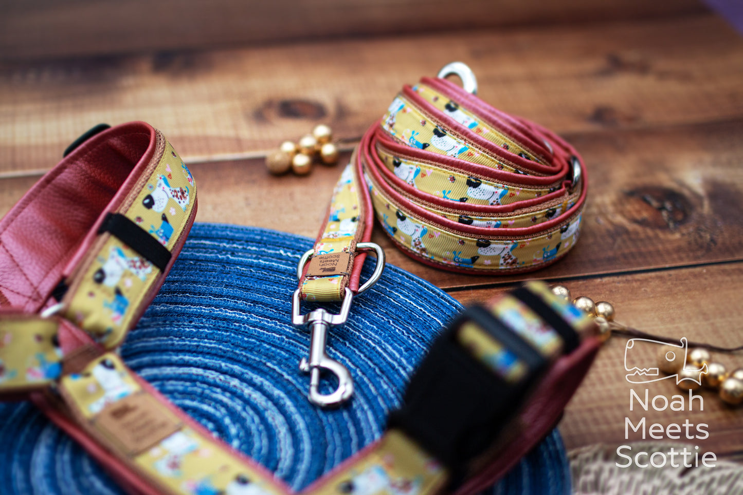 Hundegeschirr mit passender Leine im Hundemotiv Design in Senfgelb und Metallic Rosé