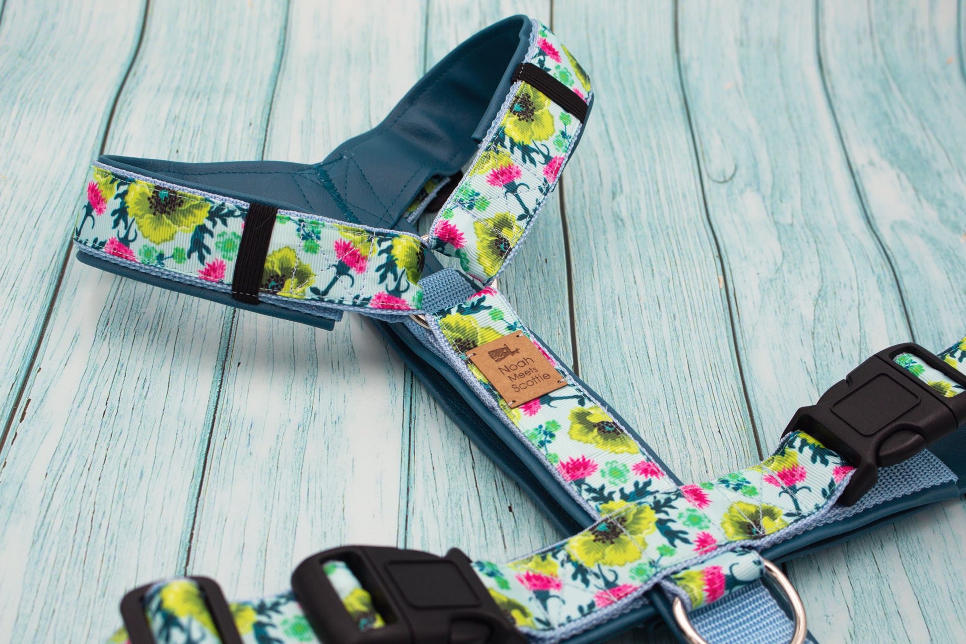 Verstellbares Hundegeschirr TROPICA, gepolstert, tropische Blumen für Hunde mit Leine und Halsband