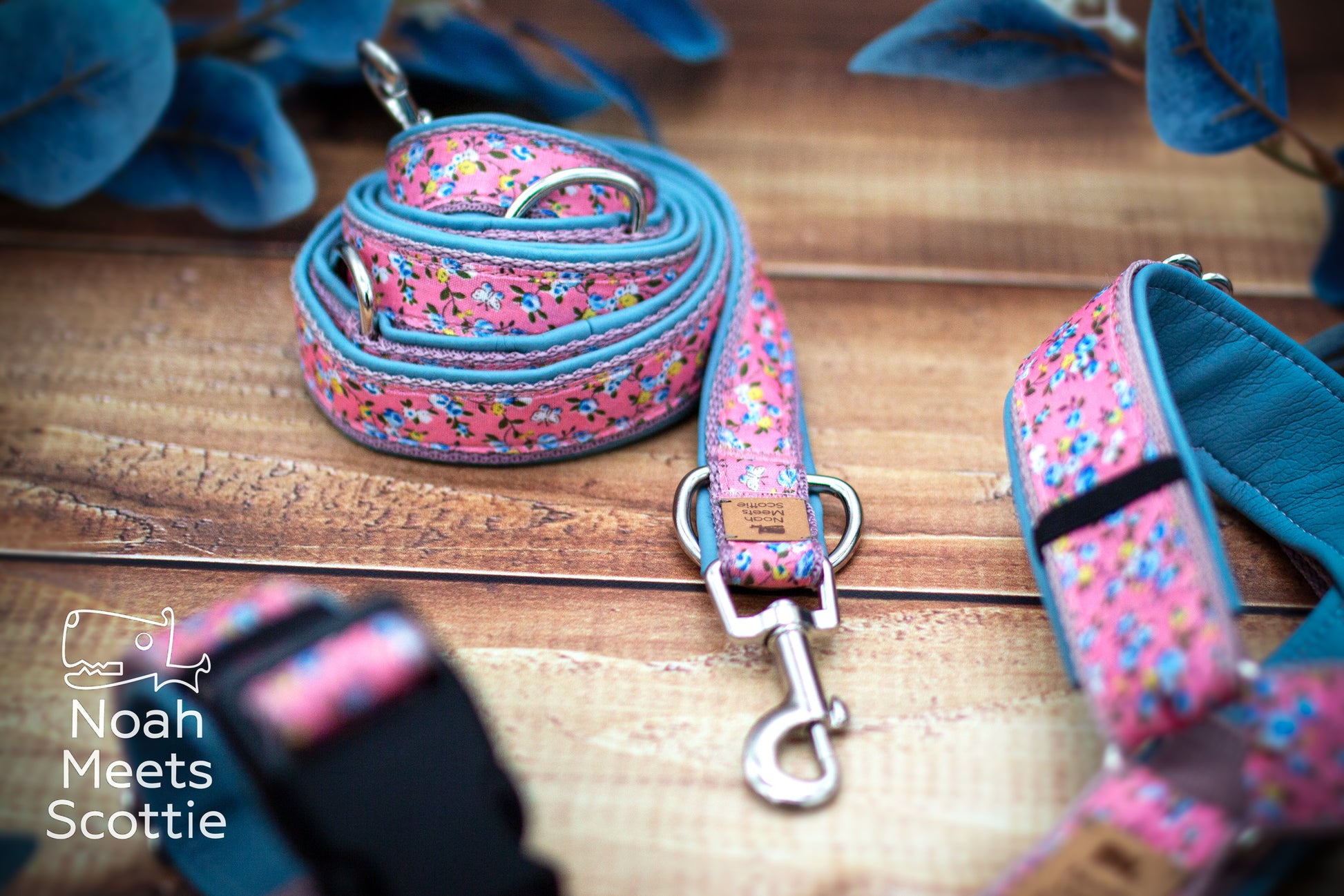 Rosa Blumen-Hundegeschirr TRULY, MADLY, PICK ME mit passender Hundeleine im floralen Design
