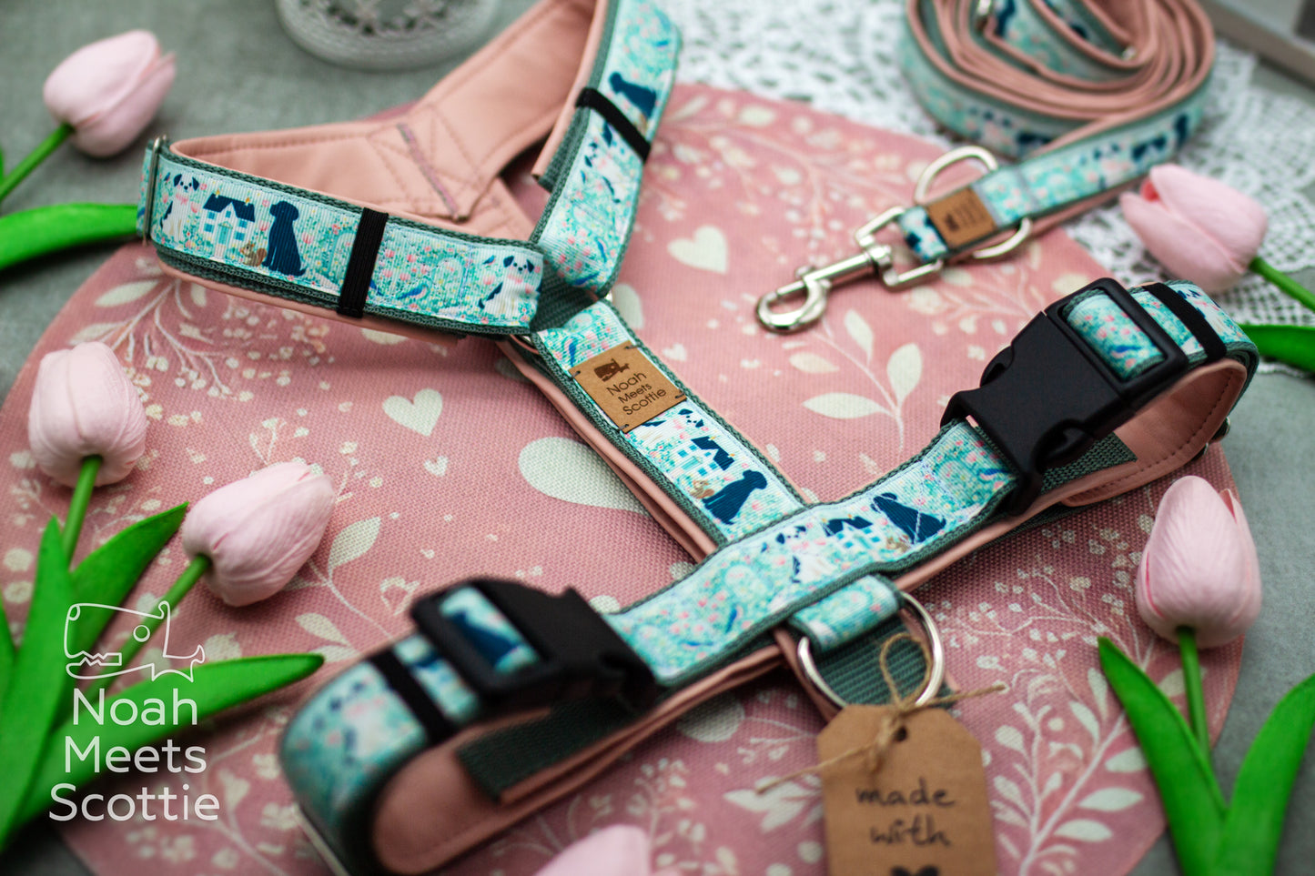 Romantisches Hundegeschirr mit Blumenmuster und Cottage Garden Design für Hunde