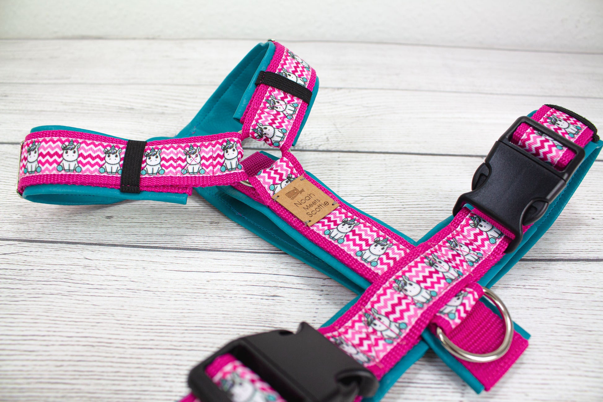 Hundegeschirr UNI-CORNI pink türkis, Chevron Muster mit Einhörnern, weich gepolstert und robust