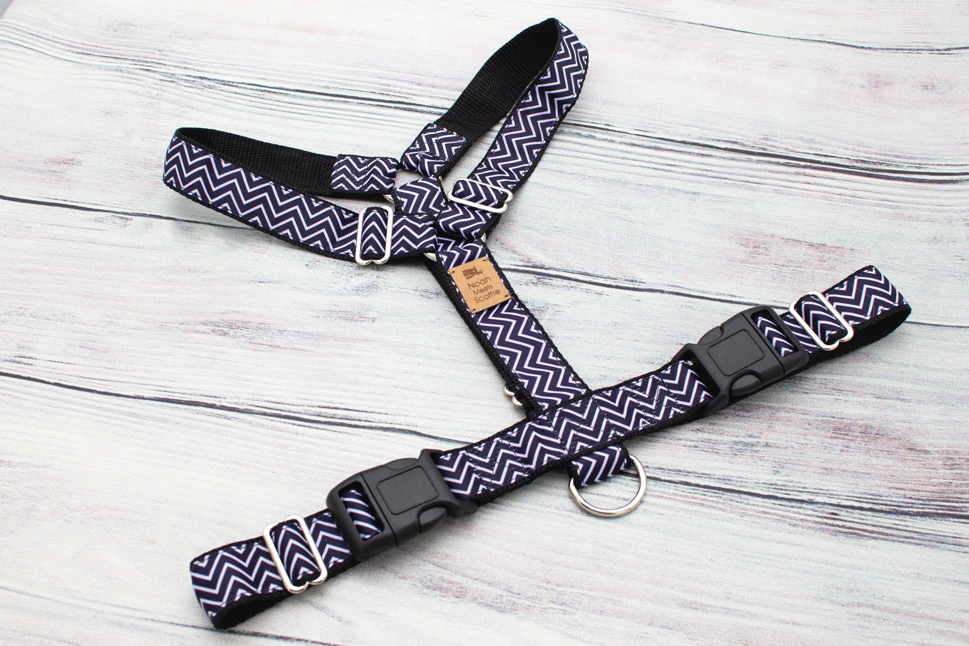 Hundegeschirr URBAN PAW mit modernem Muster, für Hunde mit urbanem Stil