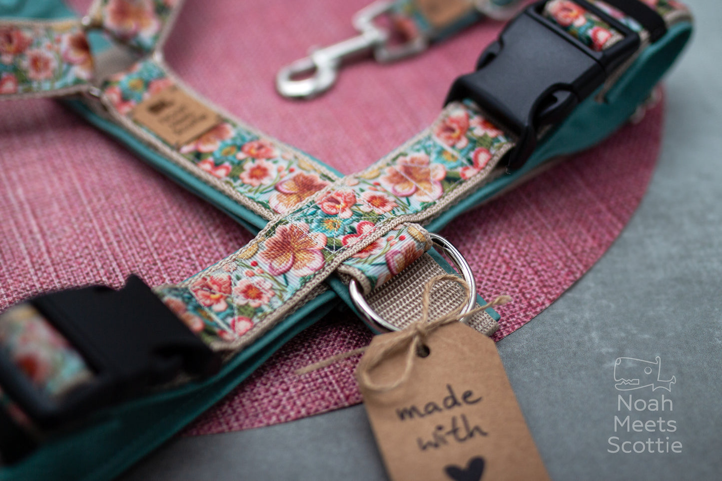 Hundegeschirr Blumenmuster romantisch Vintage Design