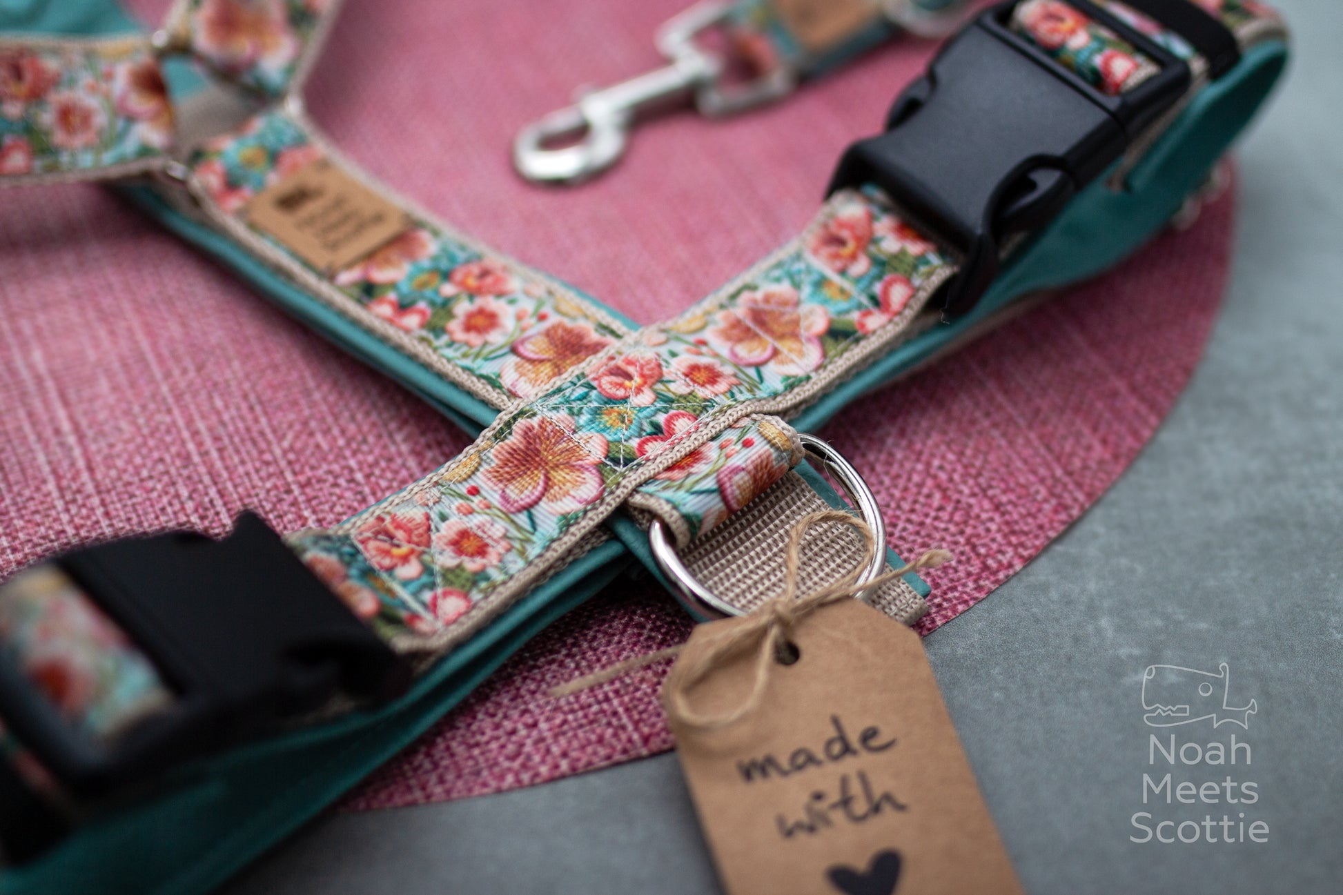 Hundegeschirr Blumenmuster romantisch Vintage Design