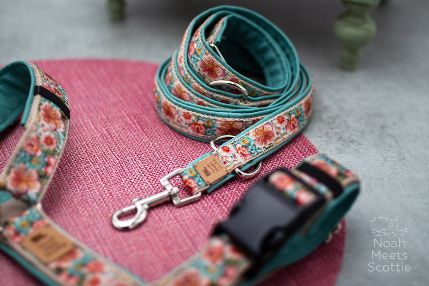 Hundegeschirr VADA Blumenmuster mint Seitenansicht