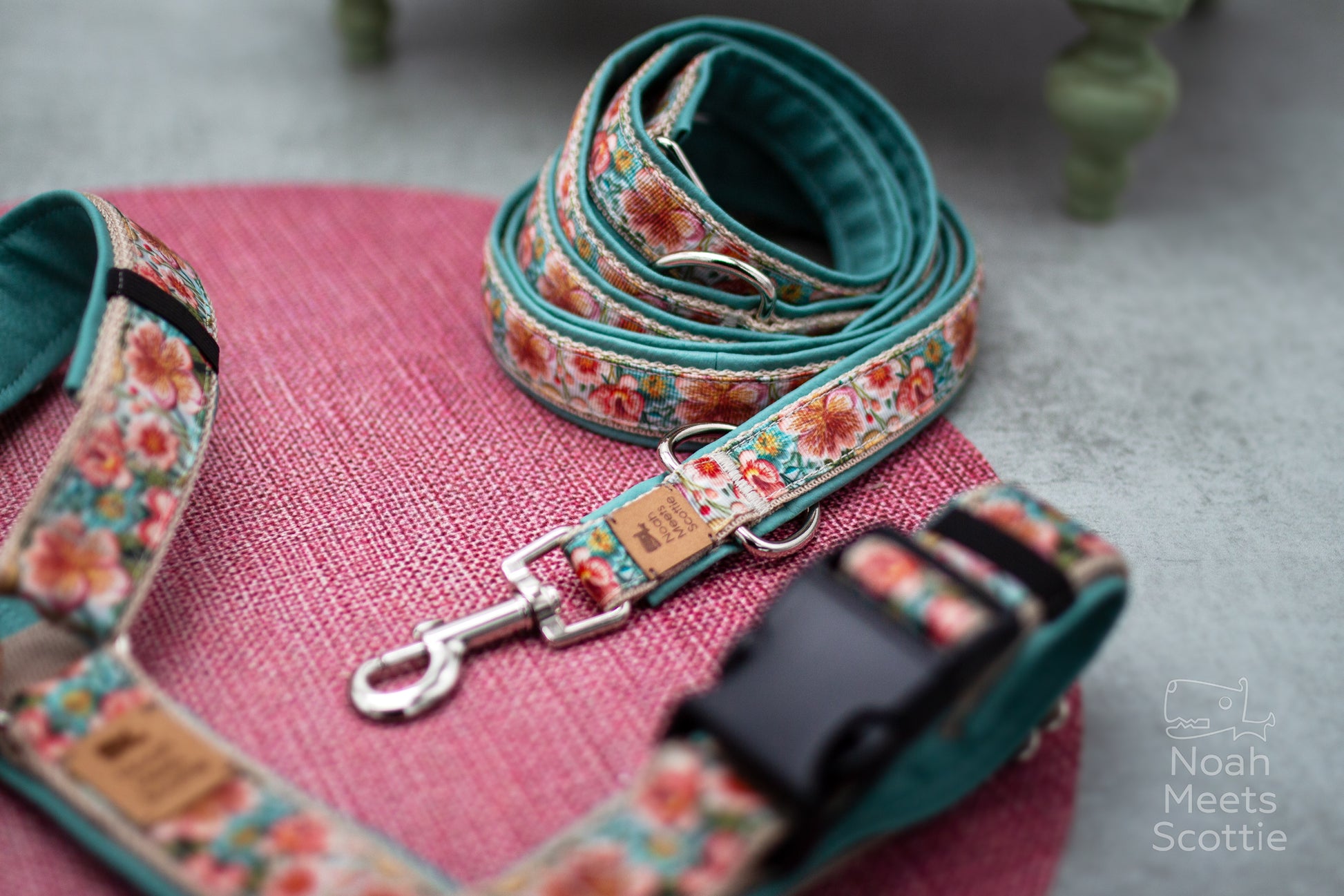 Hundegeschirr VADA Blumenmuster mint Seitenansicht