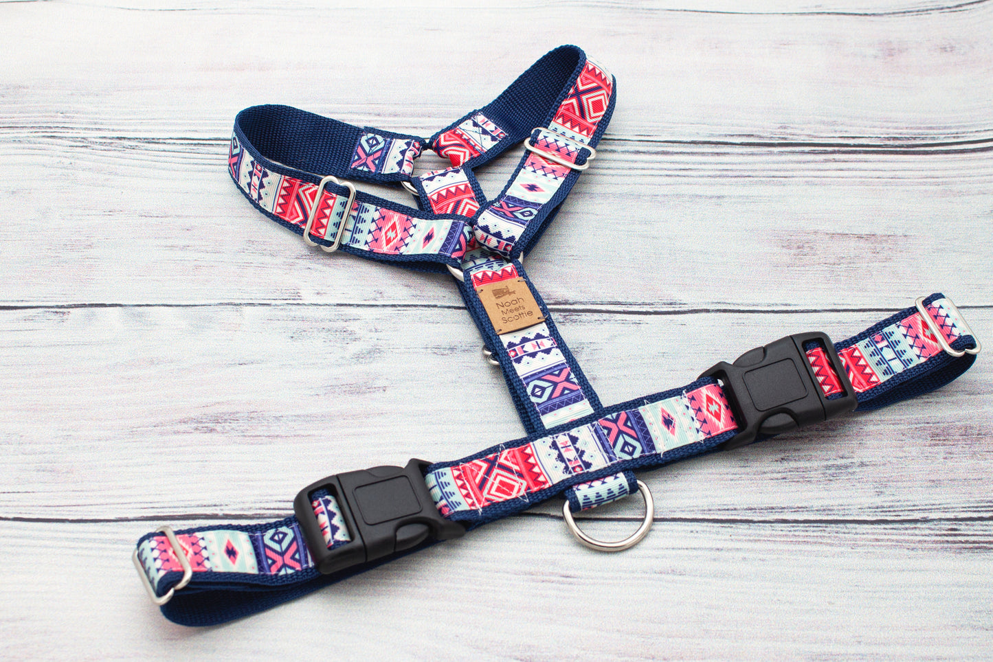 Hundegeschirr VADA mit skandinavischem Muster, bequem und individuell anpassbar