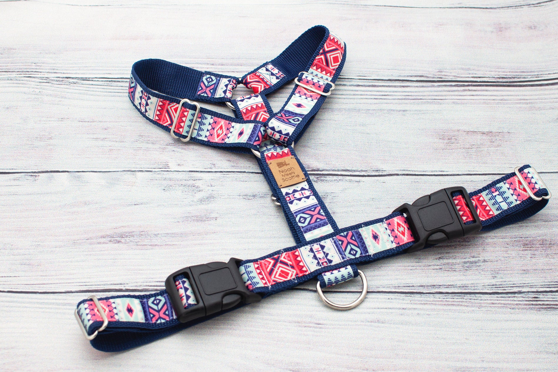 Hundegeschirr VADA mit skandinavischem Muster, bequem und individuell anpassbar