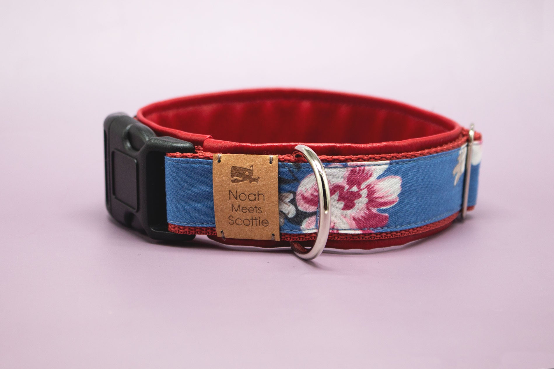 Detailansicht Hundehalsband Akuaela mit floralem Muster und Kunstleder-Fütterung