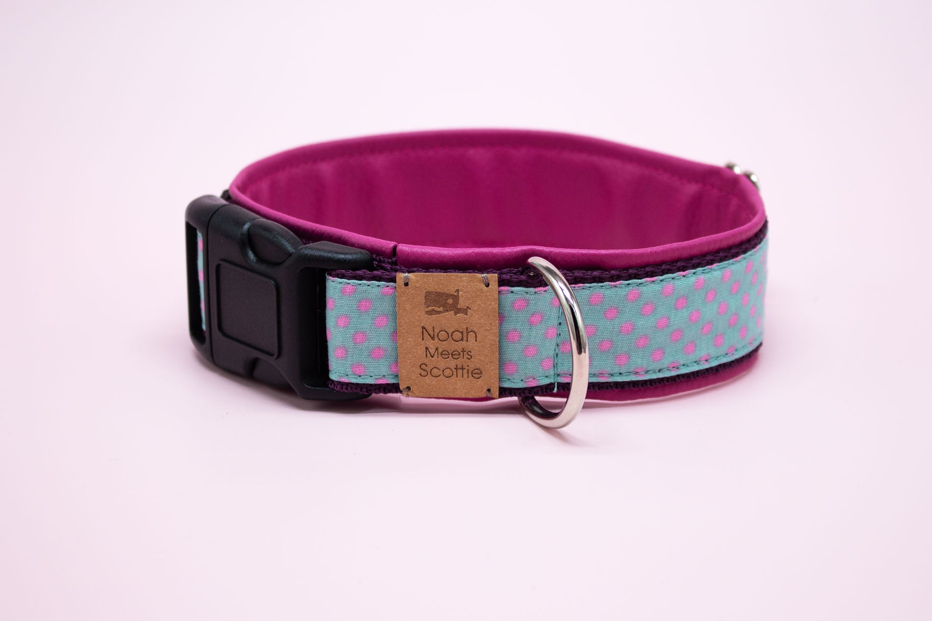 Hundehalsband CLEA – modern, robust, mit pinkem Kunstleder gefüttert