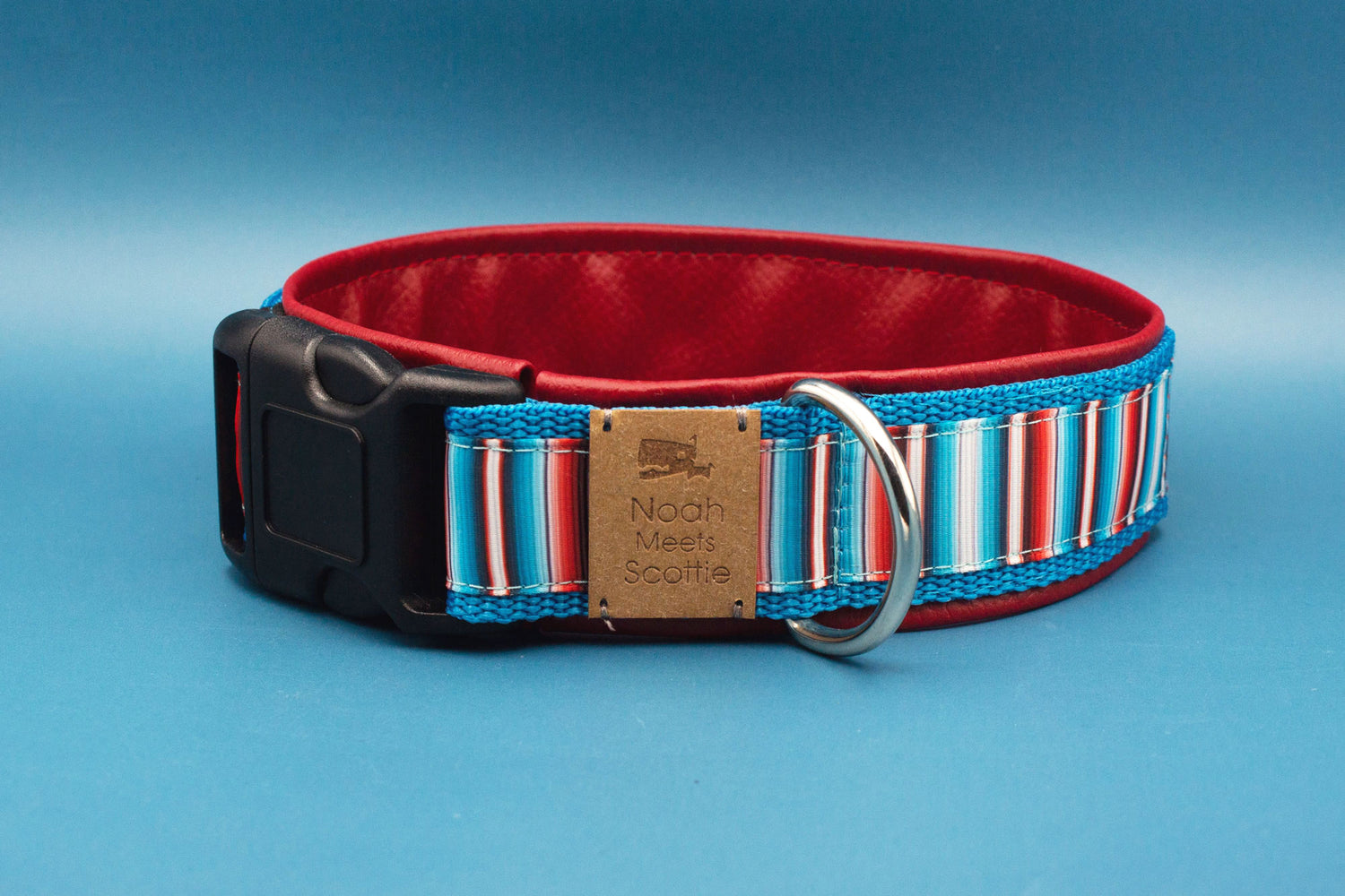 Hundehalsband DEXTER mit Streifenmuster in Rot, Blau und Weiß