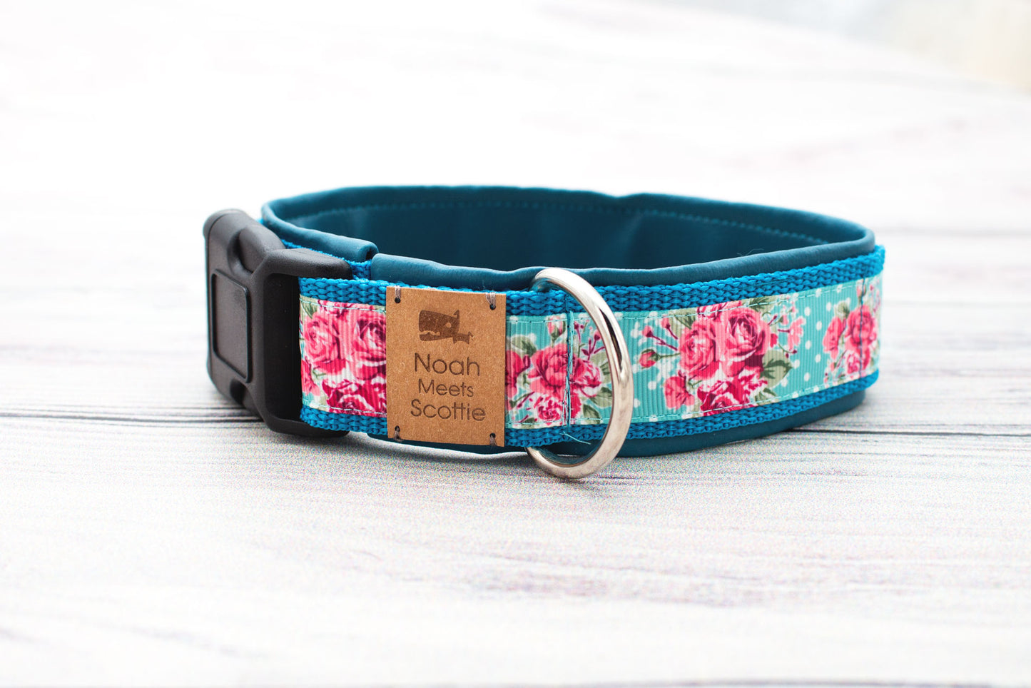 Hundehalsband DOTTIE ROSE – verspieltes Rosen- und Punktmuster, verstellbar und weich gefüttert