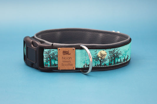 Hundehalsband ELARA im Halloween-Design mit Hexe, Vollmond und Friedhof, schwarz und türkis