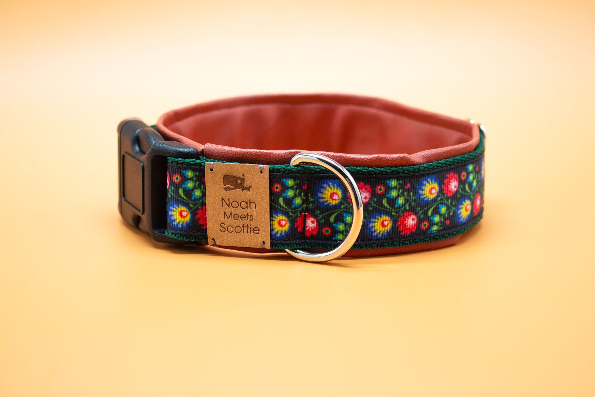 Hundehalsband ELENA – farbenfrohes folkloristisches Blumenmuster, verstellbar und Boho-inspiriert