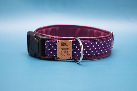 Hundehalsband ELOISE in Dunkellila mit weißen Punkten und auberginefarbenem Kunstleder – Retro Look