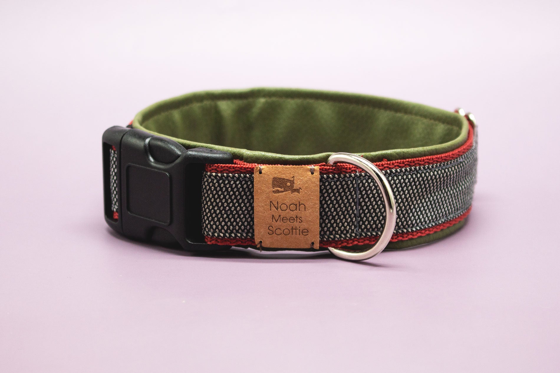 Hundehalsband EZRA – modern, gepolstert, dunkelrot und olivgrün