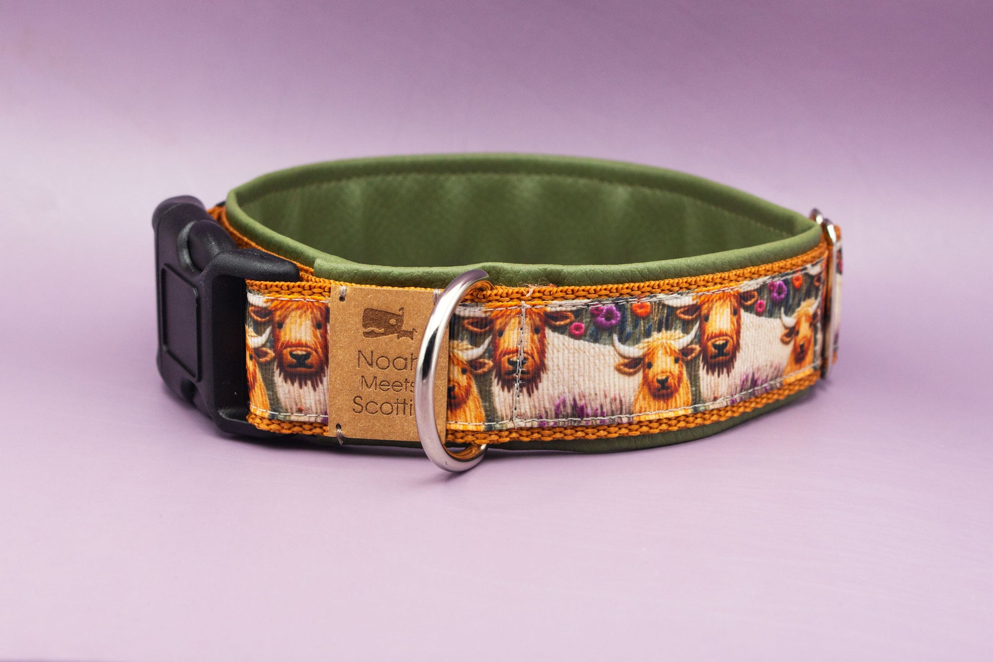 Hundehalsband FERDINAND mit Hochlandrinder-Design und olivgrüner Fütterung