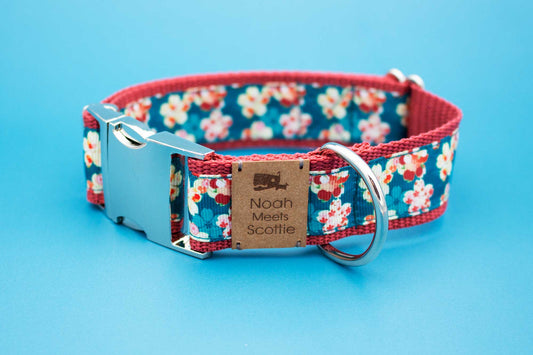 Hundehalsband FEUERBLÜTE mit Blumenmuster in Rot und Türkis, kraftvoll romantisch