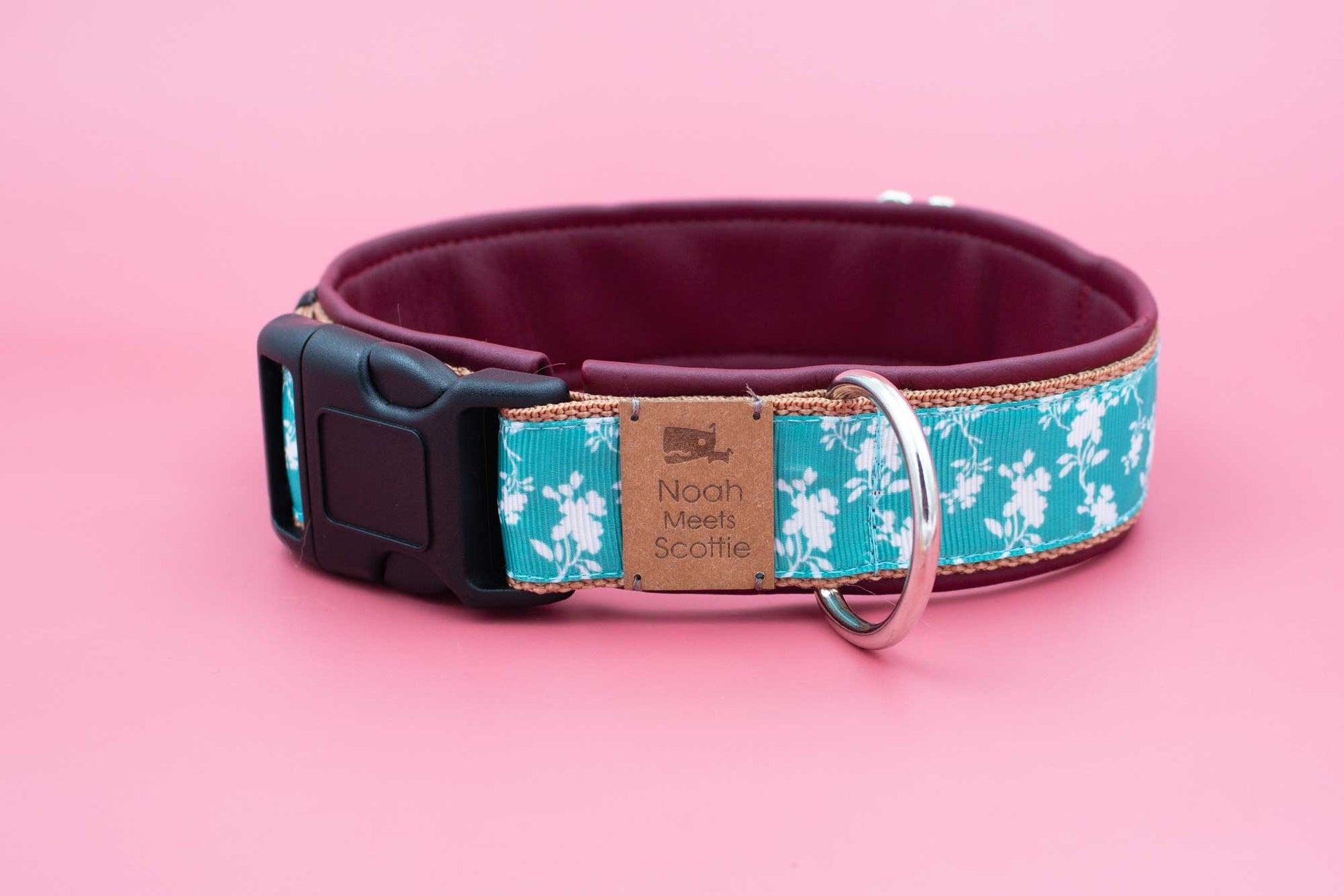 Seitenansicht Hundehalsband HARLEY mit edlem Blumenranken-Design in kräftigen Farben
