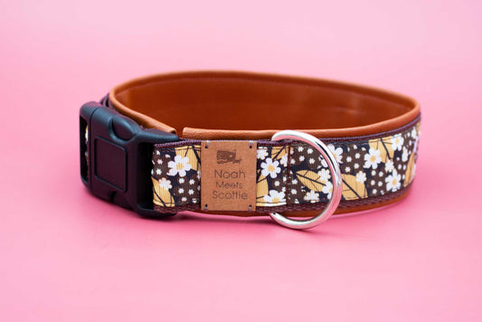 Hundehalsband HAZEL mit Blumen- und Blättermuster in warmen Herbstfarben – Frontansicht