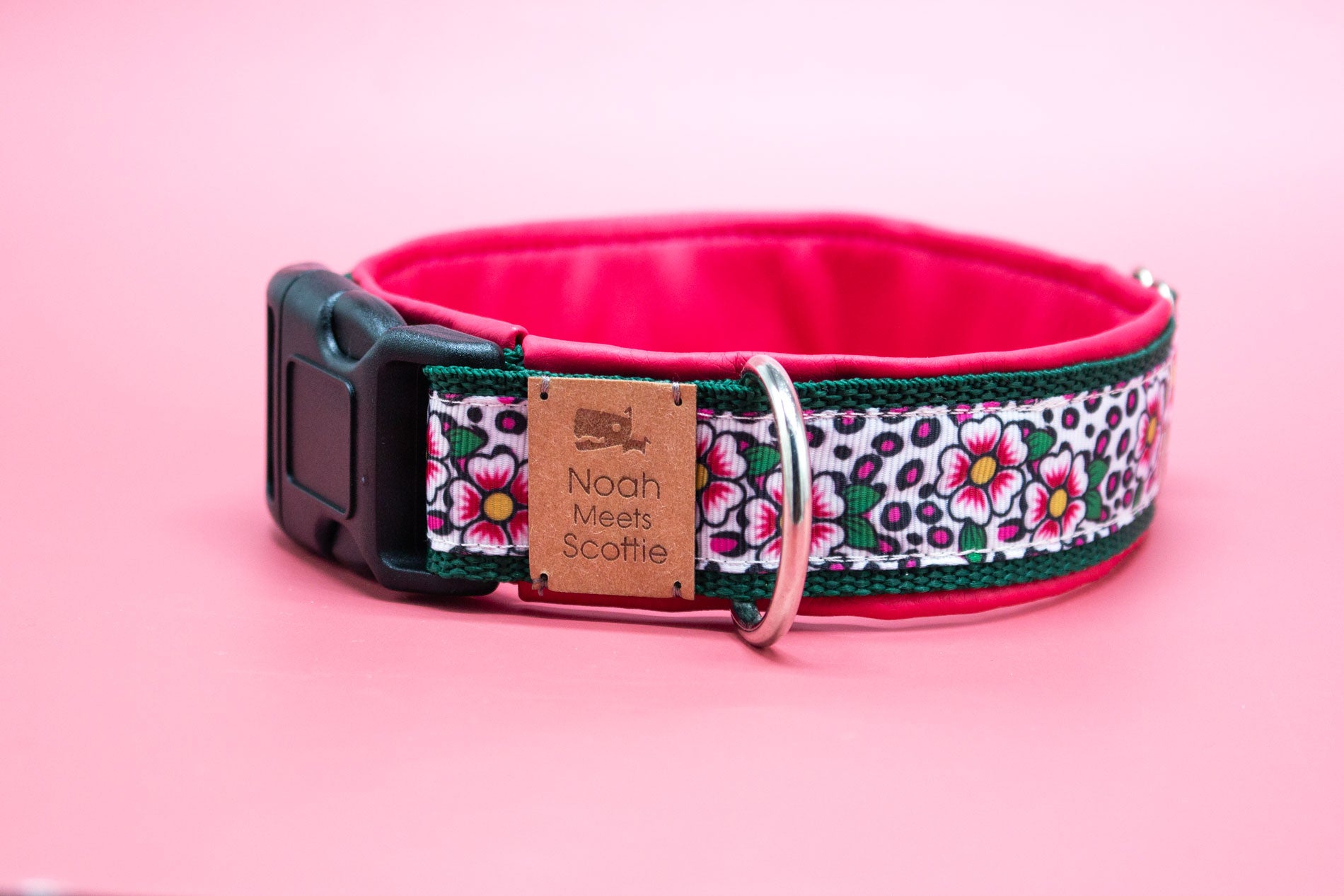 hundehalsband-lexi-leopardenmuster-pink-blumen-2