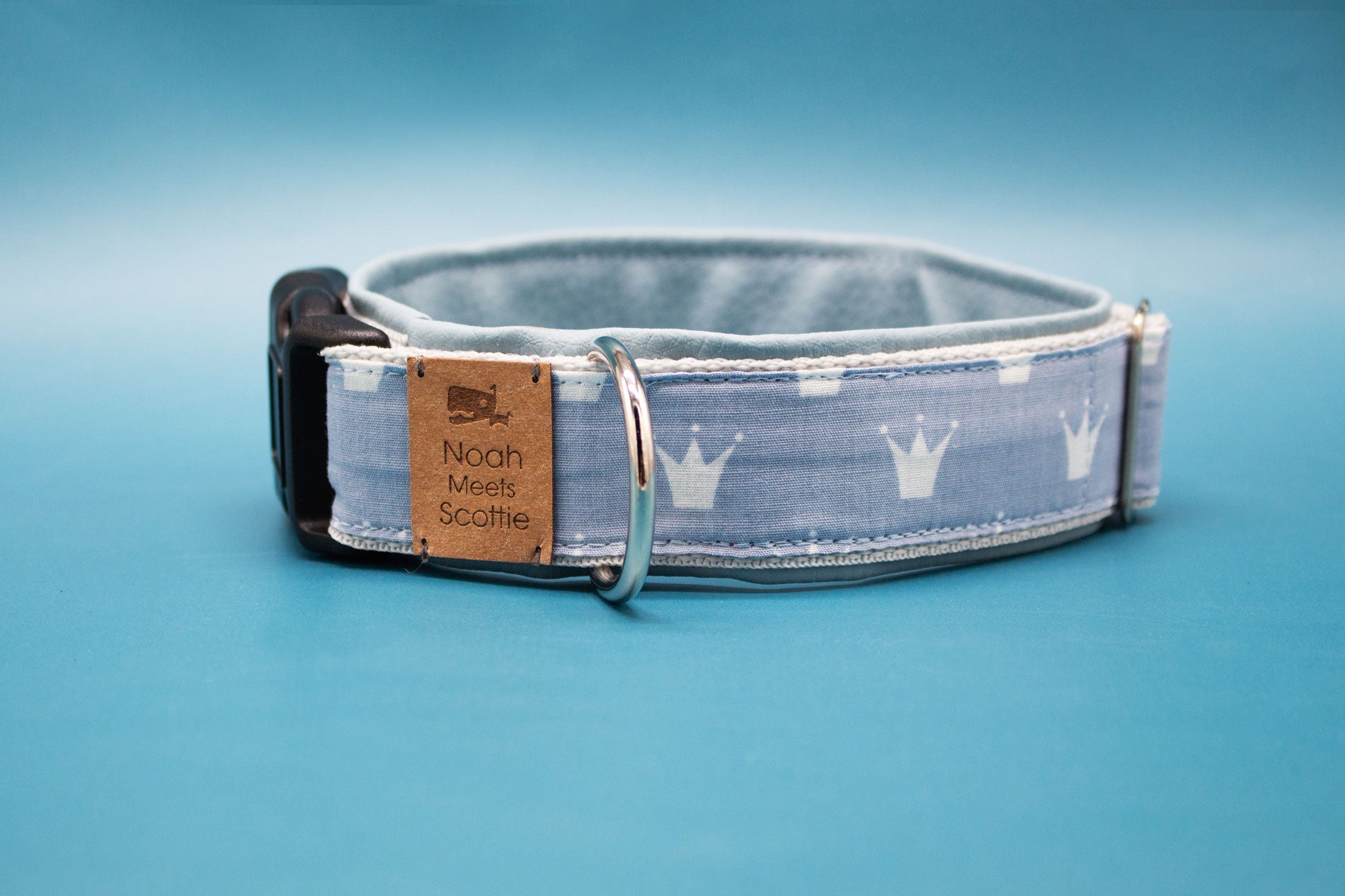 Hundehalsband LITTLE PRINCE – elegantes Hundehalsband in Hellblau mit Kronenmotiv