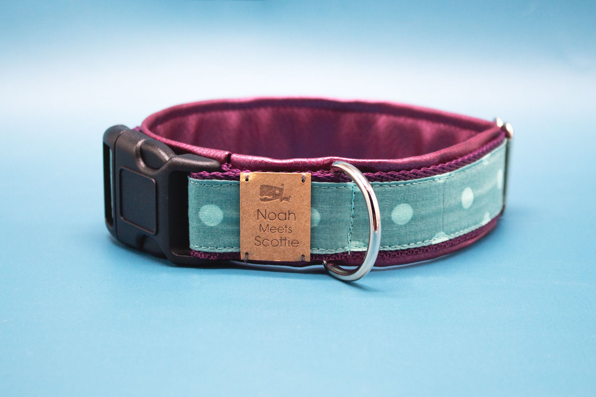 Detailansicht Hundehalsband LUPA, mintfarbener Stoff mit Punkten, retro Design